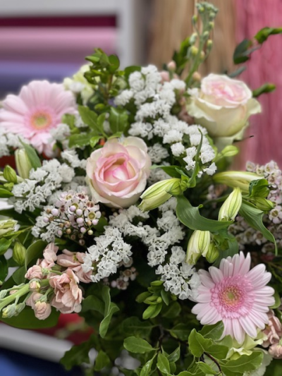 Single end spray pastel - This delicate single-ended funeral spray features a soft blend of pastel tones, creating a gentle and elegant tribute.