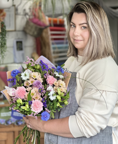 Florist's Choice Flowers - Miss Pinks will craft a beautiful bouquet using the finest seasonal blooms of their choosing