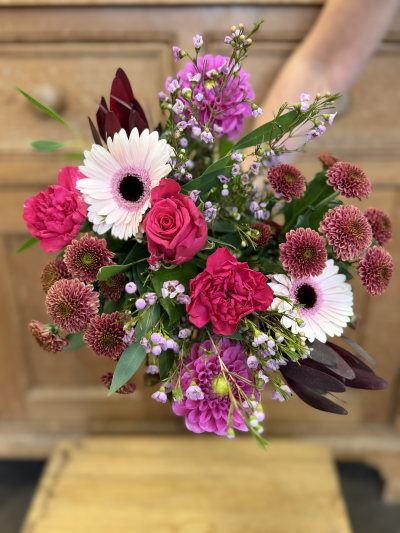 Berry Blush - A beautifully rich autumn bouquet bursting with vibrant pinks, soft blush, dusky berry and deep burgundy tones. Berry Blush has a romantic, slightly wild feel, combining statement blooms with delicate seasonal textures and lush foliage — perfect for adding a softer splash of colour to autumn.
Please note: Our florists will select the very best seasonal blooms available. The gorgeous pink, blush and berry colour palette will remain the same, while individual flower varieties may vary, making every bouquet beautifully unique.